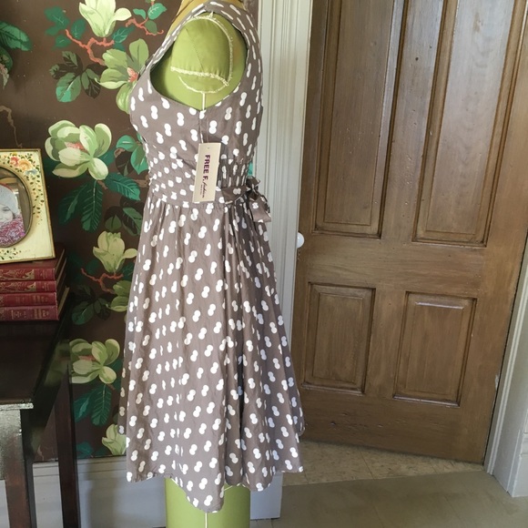 Italian Sleeveless Summer Dress - Picture 3 of 8
